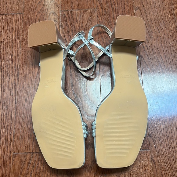 BNWT SILVER HEELS SANDALS LULUS - Picture 6 of 7